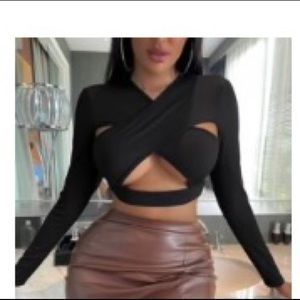 Long sleeve black crop top